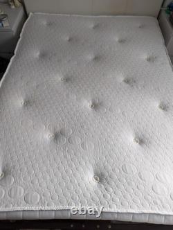 Pocket spring memory foam orthopedic small double mattress, excellent conditio